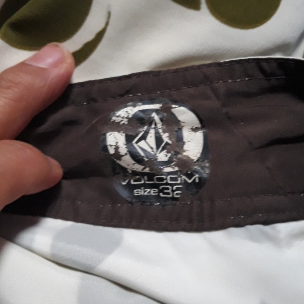 Volcom Trunk - image 6